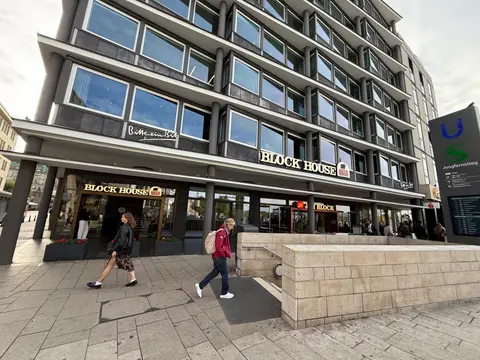 BLOCK HOUSE Jungfernstieg